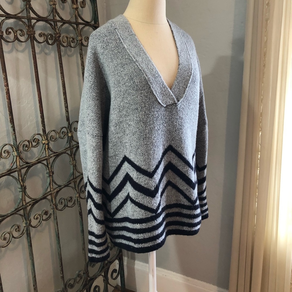Zara Knit V neck Sweater Grey & Black Size US/EU M